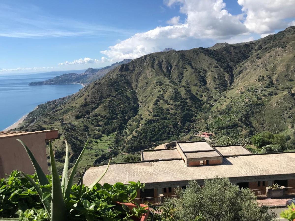 The Secret Garden Villa Forza dʼAgro Екстериор снимка