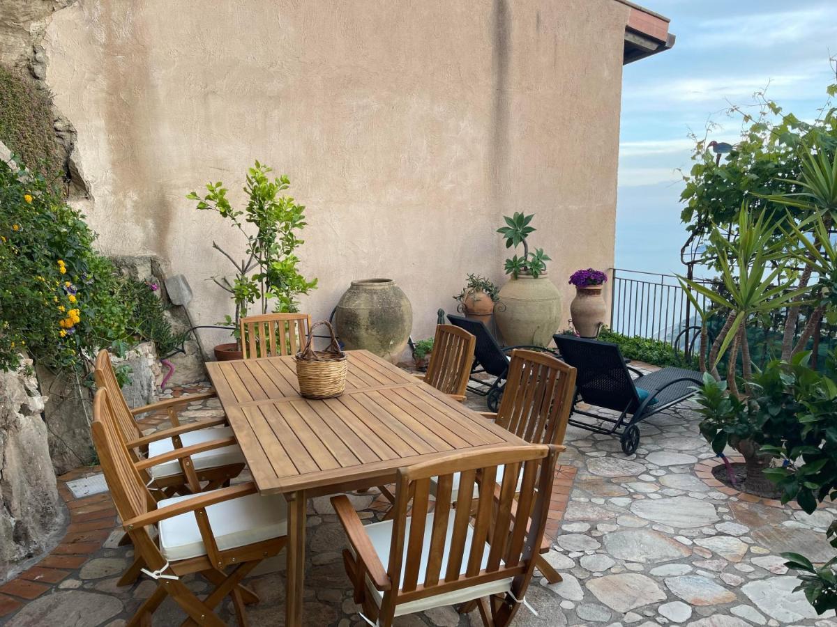 The Secret Garden Villa Forza dʼAgro Екстериор снимка