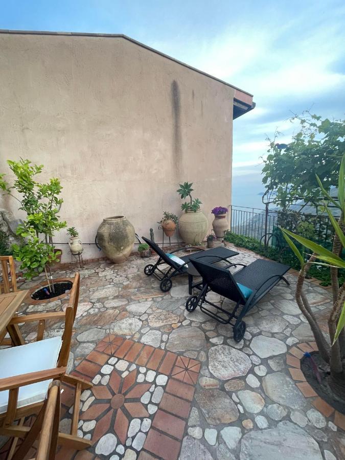 The Secret Garden Villa Forza dʼAgro Екстериор снимка