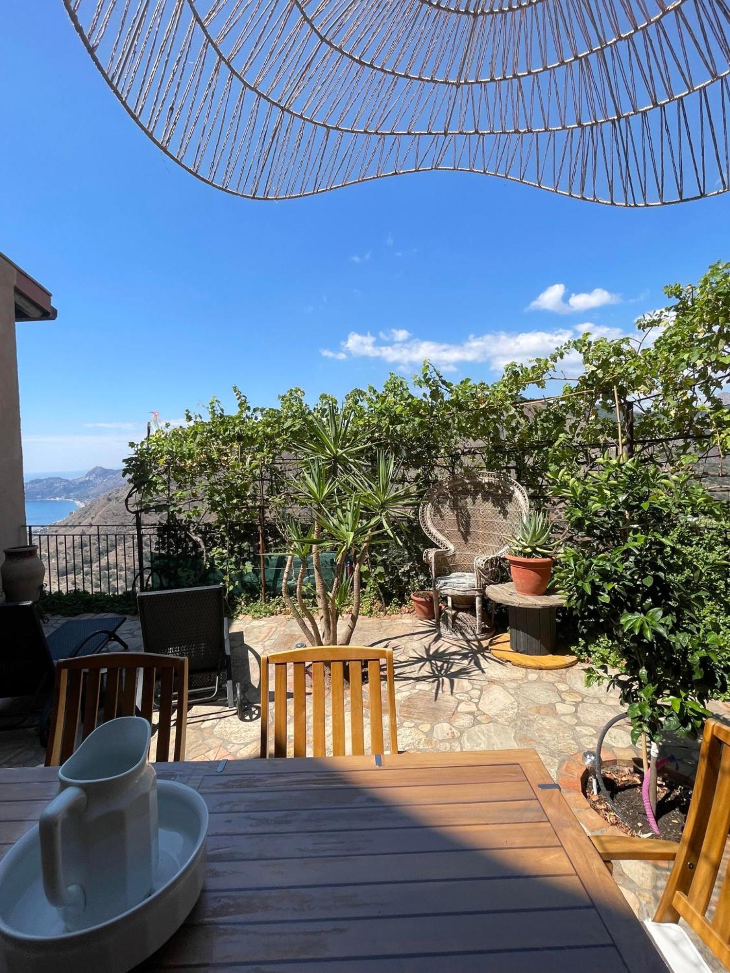 The Secret Garden Villa Forza dʼAgro Екстериор снимка